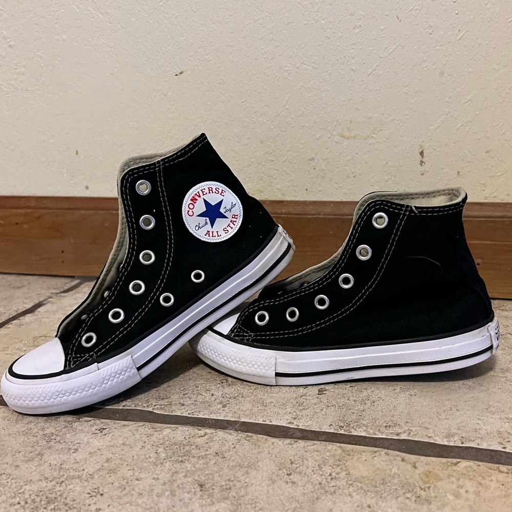 Converse Kids Black size 12.